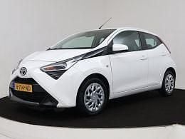 Wit Gebruikt 2022 Toyota Aygo X-play Hatchback | € 12.945 (Super prijs) - Afbeelding 1/3