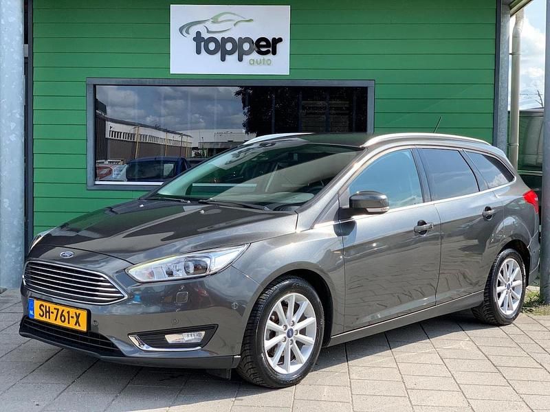 Grijs Gebruikt 2017 Ford Focus Titanium Stationwagen | € 8.945 (Goede deal) - Afbeelding 1/4