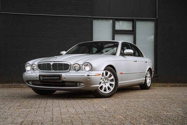 Grijs Gebruikt 2003 Jaguar XJ Sedan | € 11.950 (Eerlijke prijs) - Afbeelding 1/4
