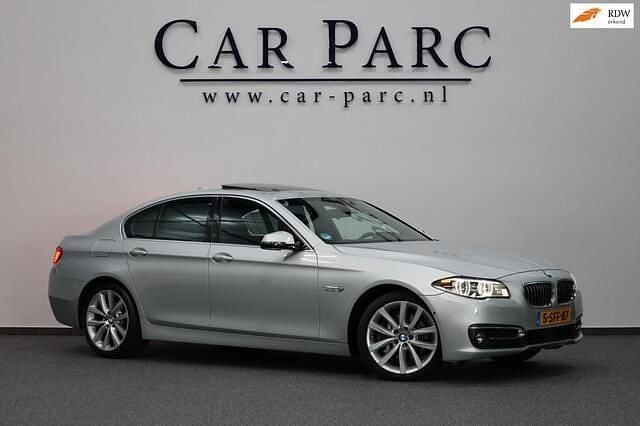 Grijs Gebruikt 2013 BMW 528 Luxury Line Sedan | € 17.495 (Eerlijke prijs) - Afbeelding 1/4