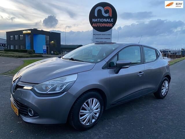 Grijs Gebruikt 2013 Renault Clio IV Expression Hatchback | € 3.900 (Eerlijke prijs) - Afbeelding 1/4