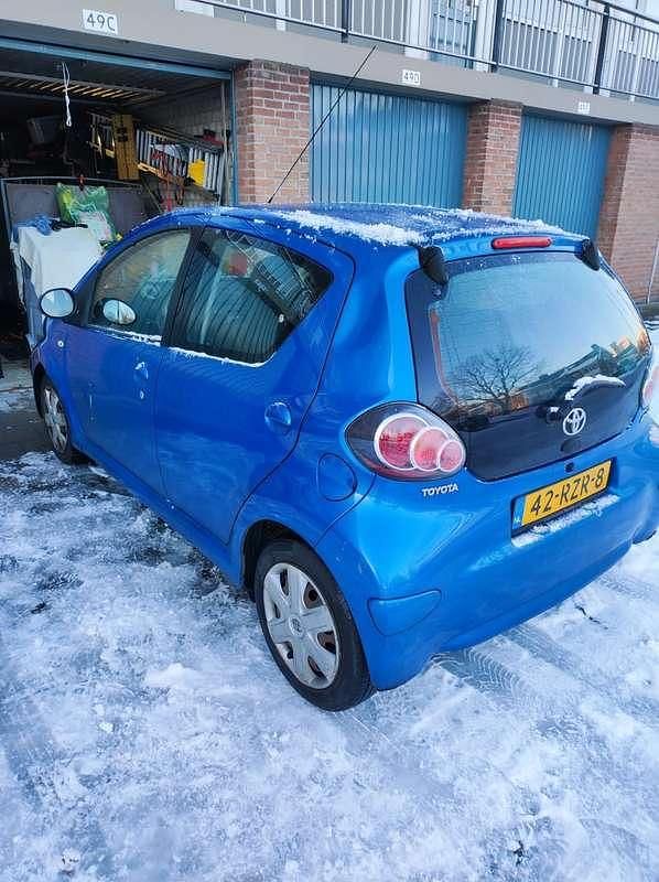 Blauw Occasion 2011 Toyota Aygo Comfort Hatchback | € 1.650 (Goede deal) - Afbeelding 1/4