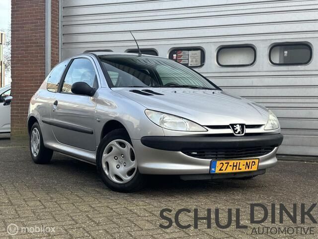 Grijs Gebruikt 2001 Peugeot 206 Hatchback | € 999 (Eerlijke prijs) - Afbeelding 1/4