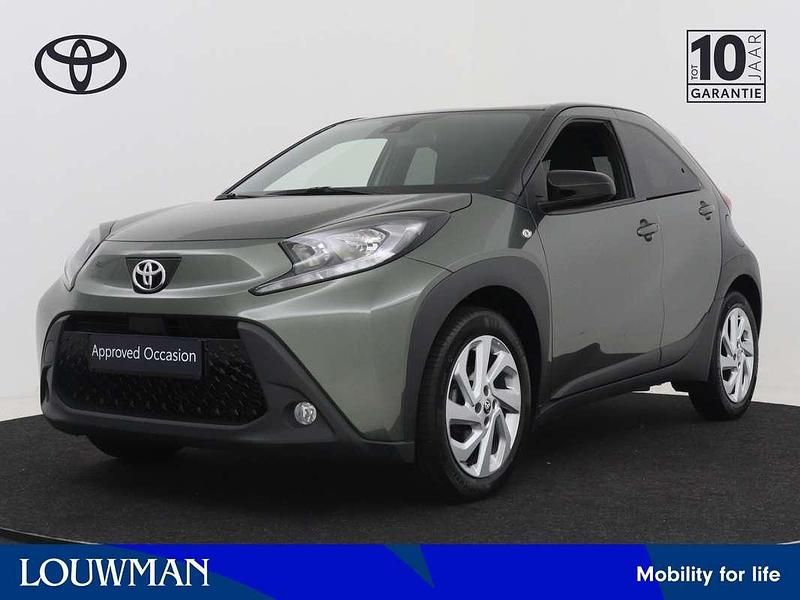 Groen Gebruikt 2023 Toyota Aygo Pulse Hatchback | € 20.495 (Eerlijke prijs) - Afbeelding 1/3