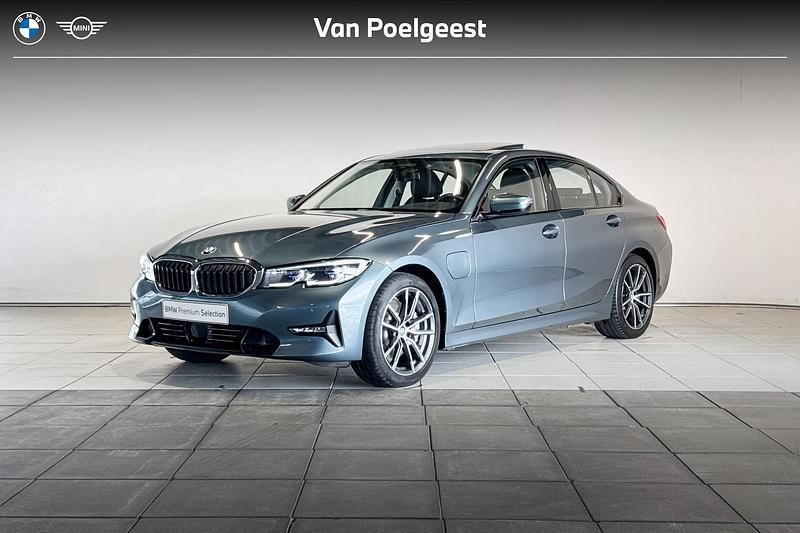 Blue ridge mountain Gebruikt 2020 BMW 330e Sport Line Sedan | € 35.895 (Eerlijke prijs) - Afbeelding 1/4
