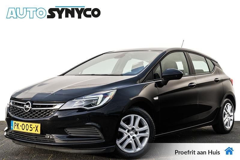 Zwart Gebruikt 2017 Opel Astra Edition Hatchback | € 6.900 (Eerlijke prijs) - Afbeelding 1/4