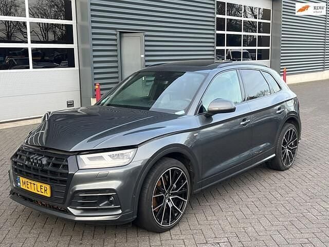 Grijs Occasion 2020 Audi Q5 Competition SUV | € 20.950 - Afbeelding 1/4