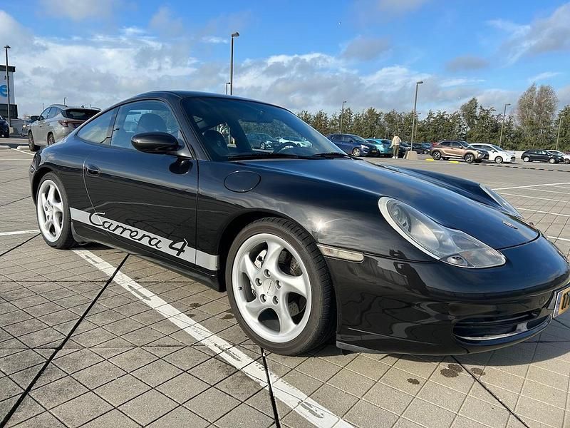 Zwart Gebruikt 2000 Porsche 911 Carrera 4 Coupé | € 23.500 - Afbeelding 1/4