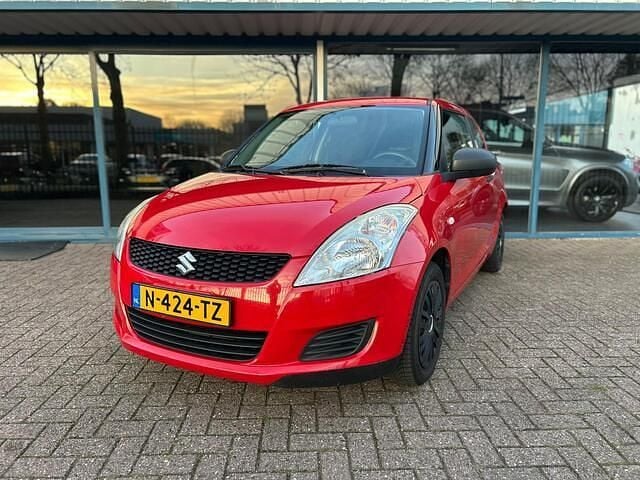Rood (metallic) Gebruikt 2011 Suzuki Swift Hatchback | € 3.995 (Super prijs) - Afbeelding 1/4