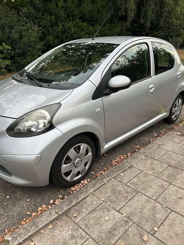Zilver Gebruikt 2006 Toyota Aygo Hatchback | € 500 (Super prijs) - Afbeelding 1/4
