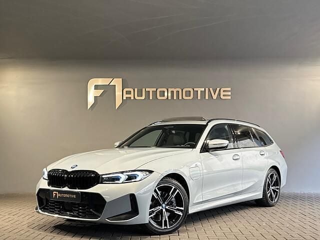 Grijs Gebruikt 2024 BMW 330 M Sport Stationwagen | € 43.890 (Eerlijke prijs) - Afbeelding 1/3