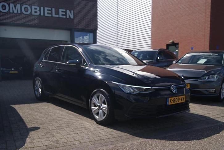 Zwart Occasion 2020 VW Golf VIII Life Hatchback | € 20.250 (Goede deal) - Afbeelding 1/4