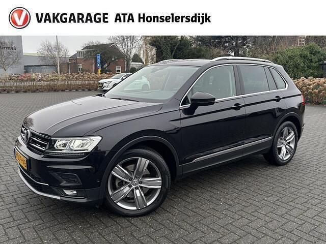 Zwart Occasion 2018 VW Tiguan Highline SUV | € 24.750 (Super prijs) - Afbeelding 1/4