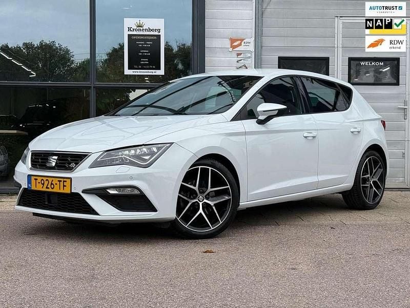 Wit Gebruikt 2018 Seat Leon Business Hatchback | € 15.499 (Eerlijke prijs) - Afbeelding 1/4