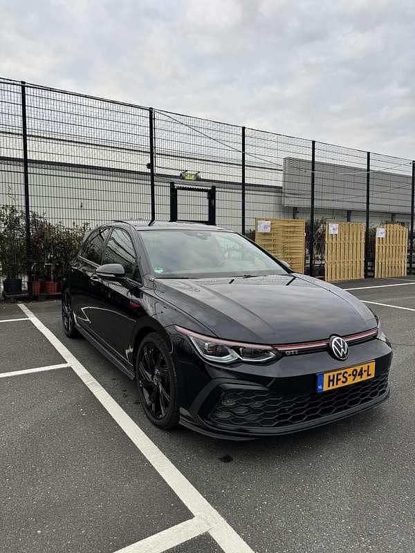 Zwart Gebruikt 2022 VW Golf VIII GTI Stationwagen | € 29.999 (Goede deal) - Afbeelding 1/4