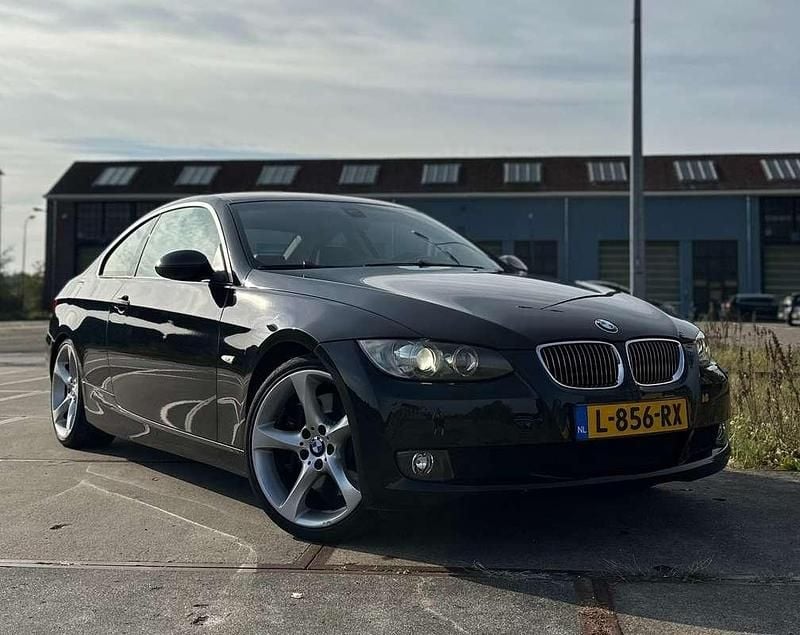 Zwart Gebruikt 2007 BMW 335 Coupé | € 15.250 (Iets duurder) - Afbeelding 1/4