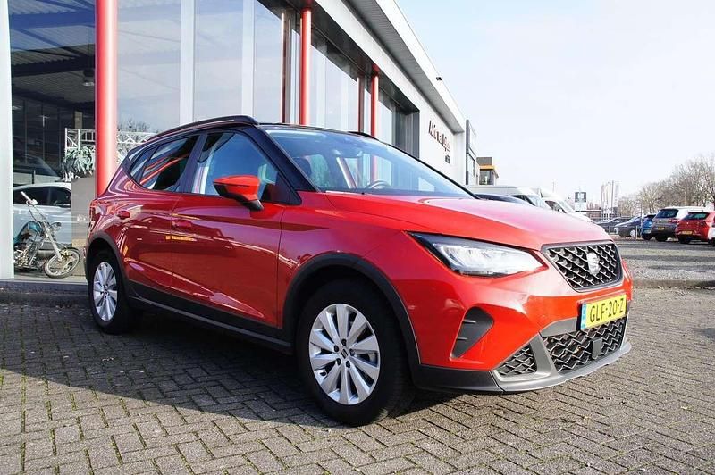 Rood Occasion 2023 Seat Arona Style SUV | € 16.750 (Goede deal) - Afbeelding 1/4