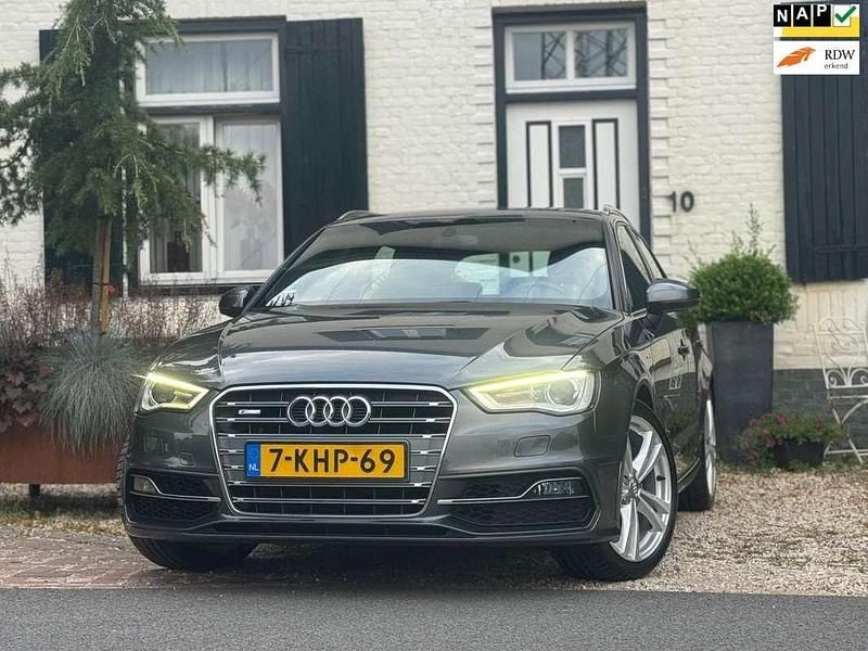 Grijs Gebruikt 2013 Audi A3 Sportback Ambition Hatchback | € 12.950 (Eerlijke prijs) - Afbeelding 1/4