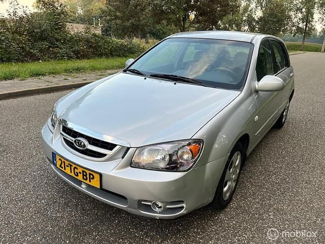 Grijs Gebruikt 2006 Kia Cerato EX Hatchback | € 3.150 (Duur) - Afbeelding 1/4