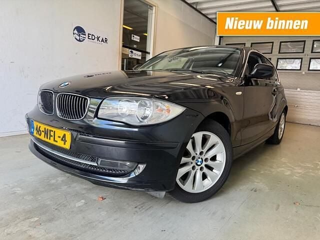 Zwart Gebruikt 2010 BMW 118 Hatchback | € 2.795 (Super prijs) - Afbeelding 1/4