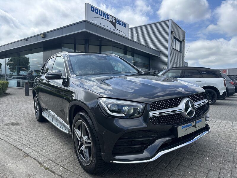 Grijs Gebruikt 2021 Mercedes GLC300 Premium SUV | € 44.750 (Eerlijke prijs) - Afbeelding 1/4
