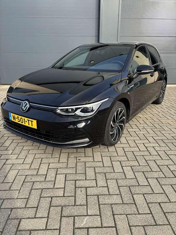 Zwart Occasion 2020 VW Golf VIII Life Stationwagen | € 19.000 (Eerlijke prijs) - Afbeelding 1/4