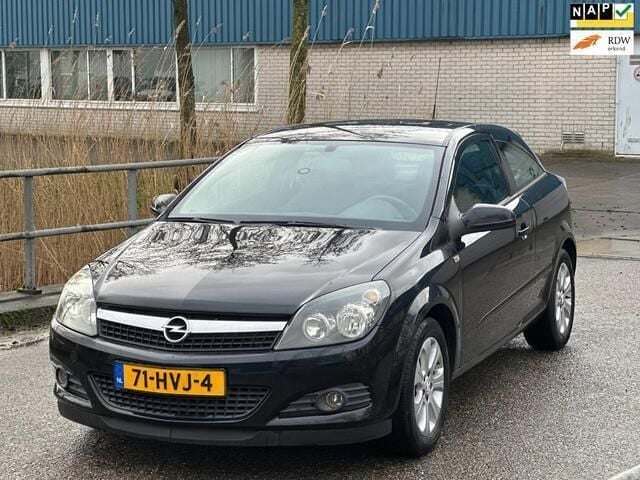 Zwart Gebruikt 2009 Opel Astra GTC Hatchback | € 3.199 (Eerlijke prijs) - Afbeelding 1/4