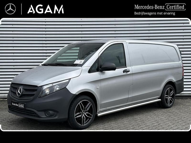 Zilver (metallic) Gebruikt 2022 Mercedes Vito Sedan | € 25.500 (Eerlijke prijs) - Afbeelding 1/4