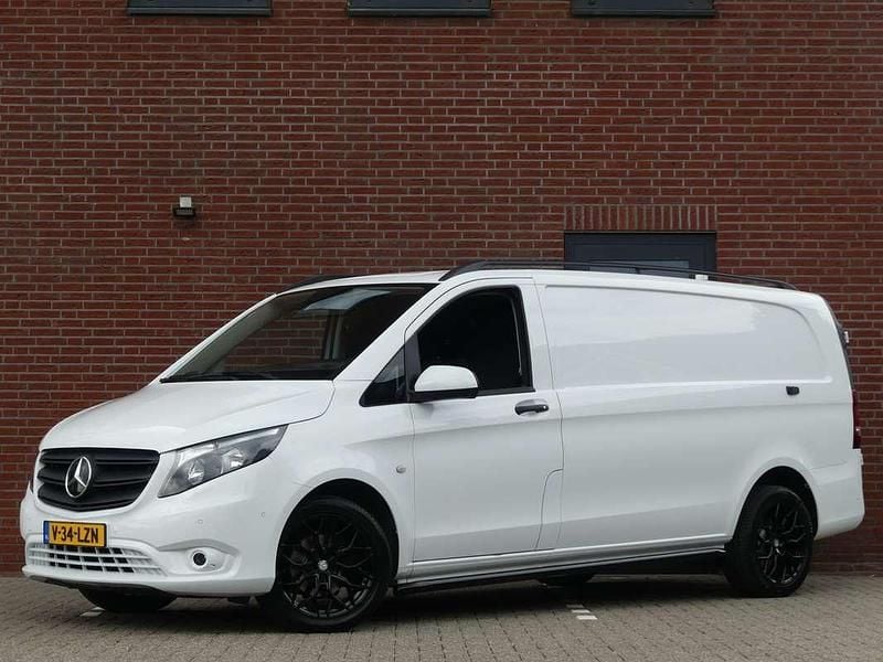 Wit Gebruikt 2023 Mercedes Vito MPV | € 30.950 (Super prijs) - Afbeelding 1/4