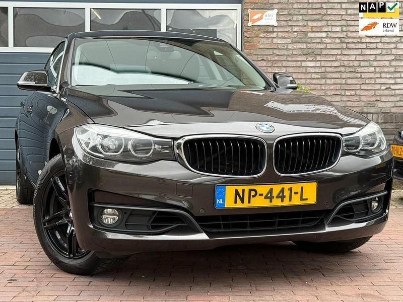 Bruin Gebruikt 2017 BMW 320 Executive Hatchback | € 18.940 (Eerlijke prijs) - Afbeelding 1/4