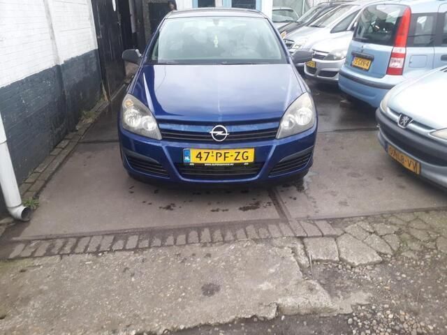 Blauw Gebruikt 2004 Opel Astra Essentia Hatchback | € 450 (Super prijs) - Afbeelding 1/4