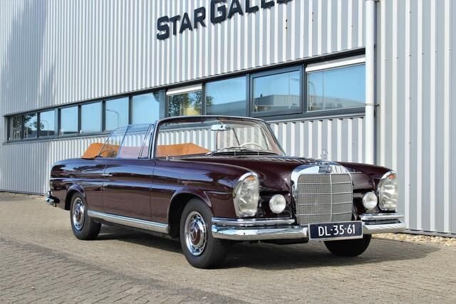 Bruin Gebruikt 1966 Mercedes W111 SE Cabriolet | € 179.950 - Afbeelding 1/4