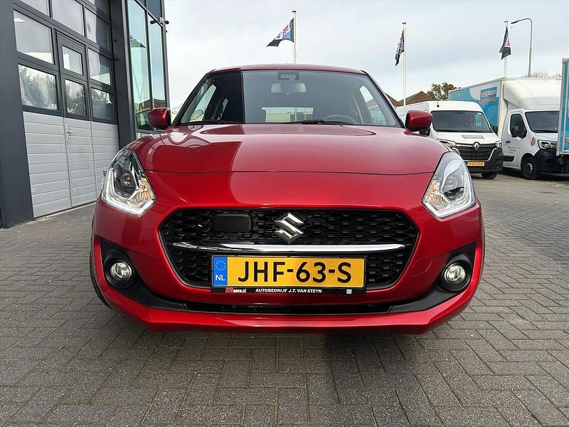 Occasion Suzuki Swift 84 PK (61 kW) 2023 Rood Hatchback