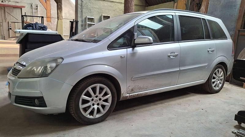 Zilver Gebruikt 2007 Opel Zafira MPV | € 2.700 (Eerlijke prijs) - Afbeelding 1/2