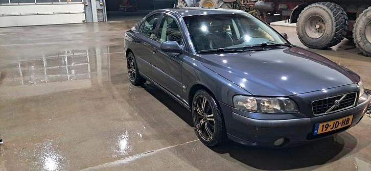 Gebruikt 2002 Volvo S60 Sedan | € 1.600 (Goede deal) - Afbeelding 1/4