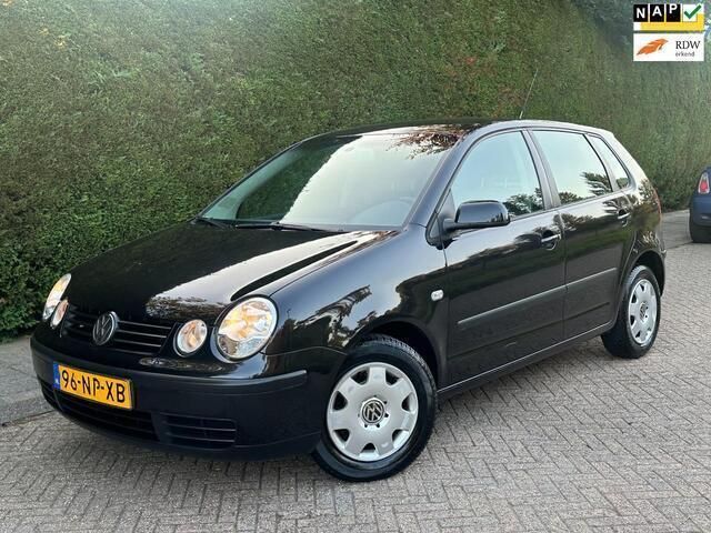 Zwart Gebruikt 2004 VW Polo Comfortline Hatchback | € 2.250 (Eerlijke prijs) - Afbeelding 1/4