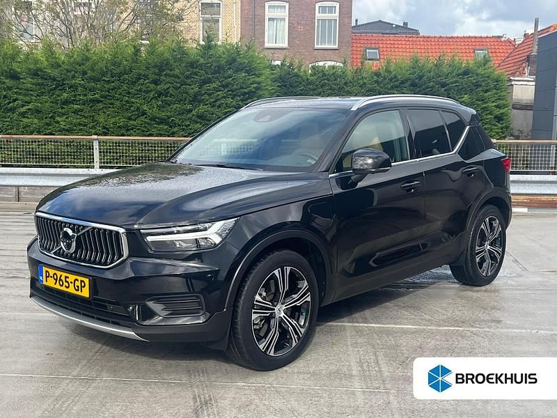 Zwart Gebruikt 2022 Volvo XC40 Inscription SUV | € 37.490 (Iets duurder) - Afbeelding 1/4