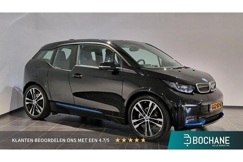 Fluid black/accent bmw i blue (c2w) Gebruikt 2022 BMW i3 Hatchback | € 23.945 (Eerlijke prijs) - Afbeelding 1/4