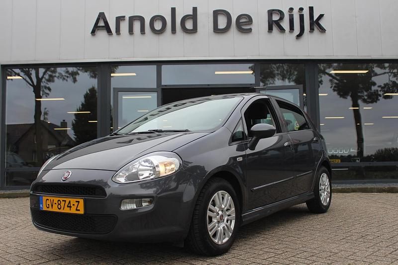 Grijs Gebruikt 2015 Fiat Punto Street Hatchback | € 6.950 (Eerlijke prijs) - Afbeelding 1/4