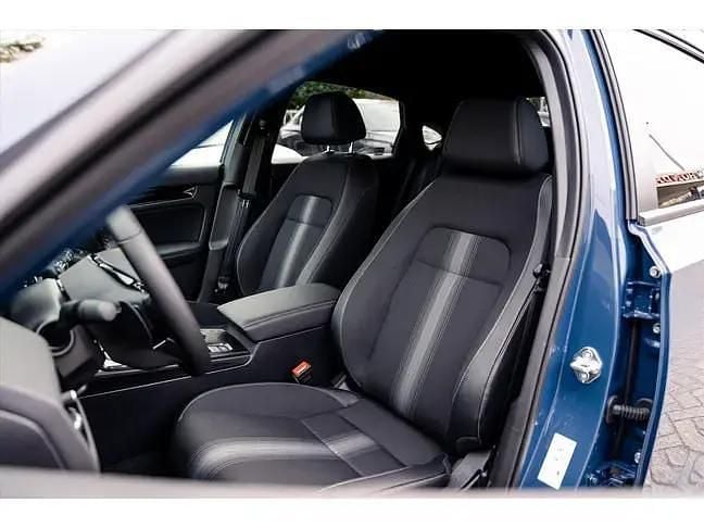 Nieuw Honda Civic Hybrid 143 PK (105 kW) 2025 Blauw (metallic) Hatchback