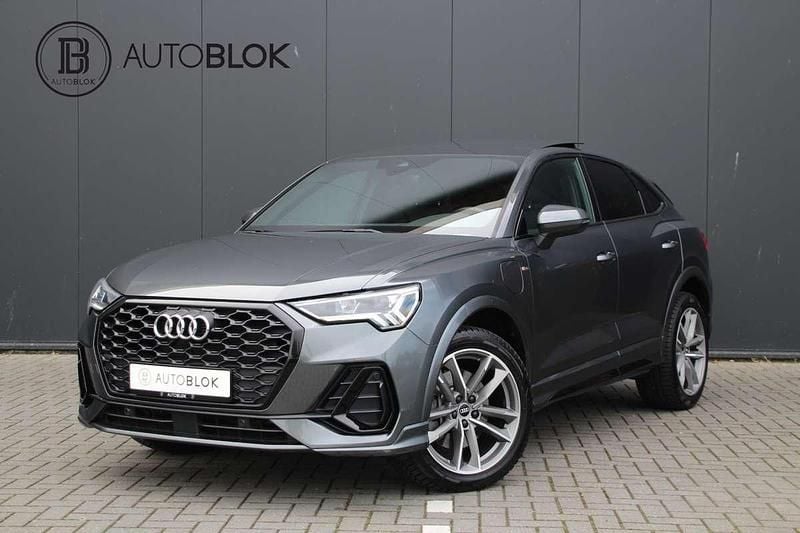 Grijs, metallic lak Gebruikt 2021 Audi Q3 Sportback S-Line SUV | € 40.945 - Afbeelding 1/4