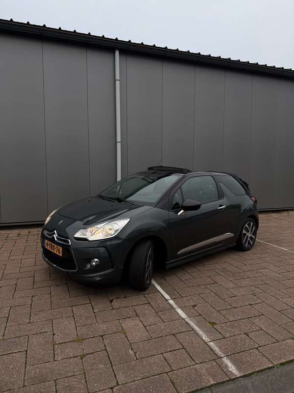 Grijs Gebruikt 2013 Citroën DS3 So Chic Hatchback | € 5.750 (Eerlijke prijs) - Afbeelding 1/4