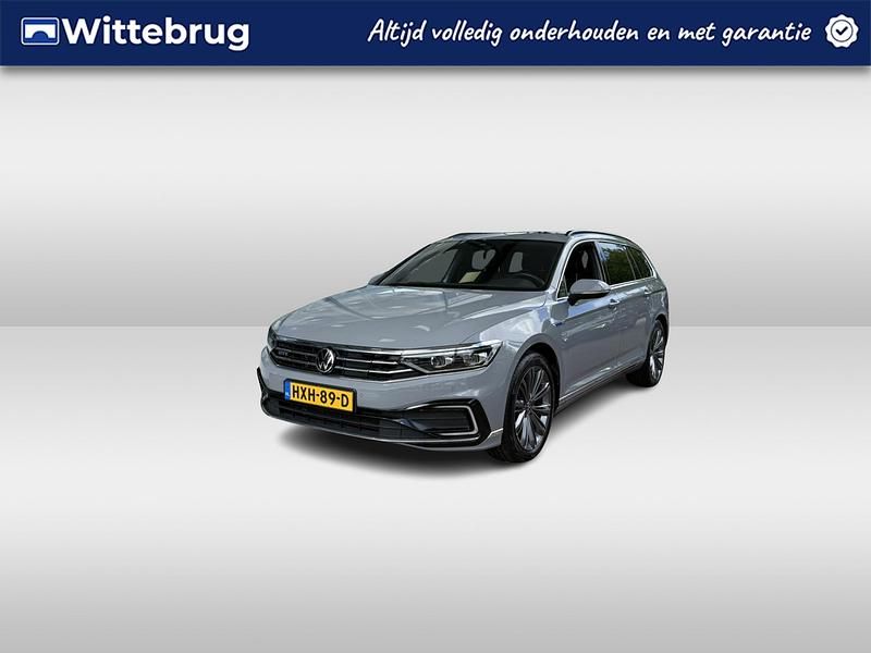 Grijs Gebruikt 2022 VW Passat Business Stationwagen | € 32.950 (Duur) - Afbeelding 1/4