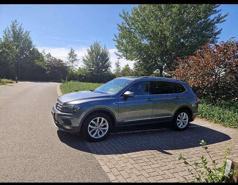 Grijs Gebruikt 2018 VW Tiguan Highline SUV | € 26.000 (Iets duurder) - Afbeelding 1/4