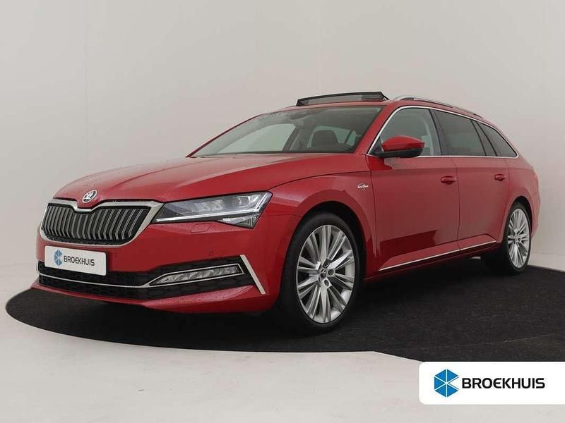 Rood Gebruikt 2022 Skoda Superb LAURIN & KLEMENT Stationwagen | € 31.900 (Iets duurder) - Afbeelding 1/4