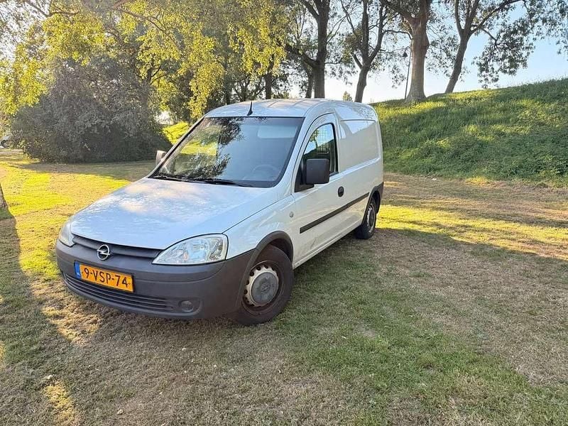 Wit Gebruikt 2011 Opel Combo MPV | € 1.250 (Eerlijke prijs) - Afbeelding 1/4