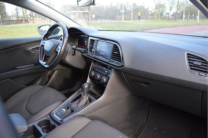 Occasion Seat Leon Business 150 PK (110 kW) 2018 Grijs Hatchback