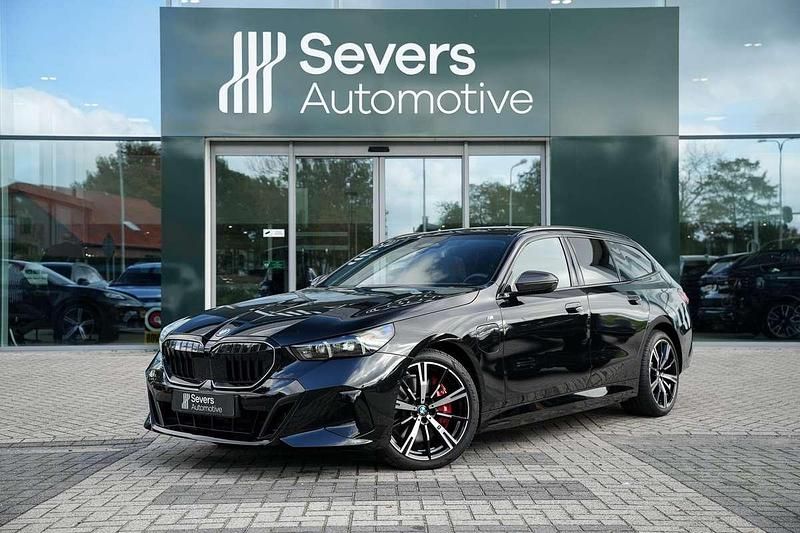 Zwart Gebruikt 2025 BMW 550e Comfort Edition Stationwagen | € 97.988 - Afbeelding 1/4