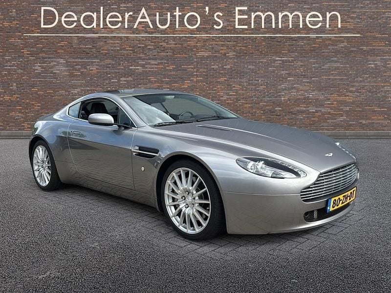 Grijs Gebruikt 2008 Aston Martin V8 Vantage Coupé | € 46.999 (Eerlijke prijs) - Afbeelding 1/4