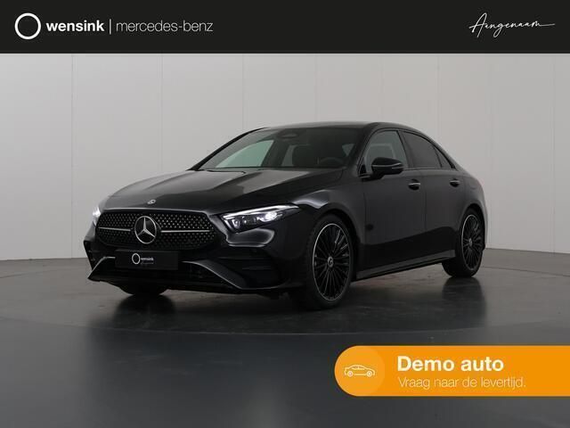Zwart Gebruikt 2025 Mercedes A180 AMG line Sedan | € 44.900 - Afbeelding 1/4